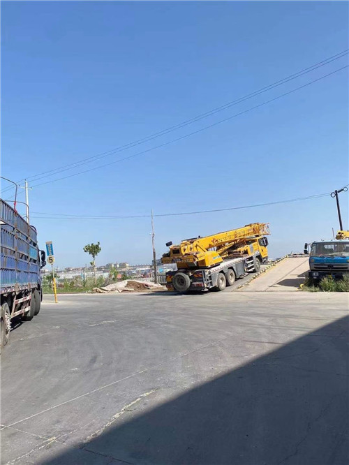 乌恰县25吨吊车的租赁价格大概是多少？